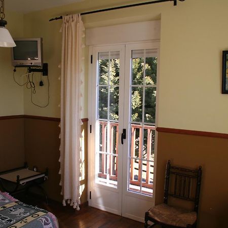 La Casona De Collado Guest House Hoyos del Collado ภายนอก รูปภาพ