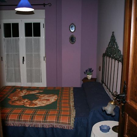 La Casona De Collado Guest House Hoyos del Collado ภายนอก รูปภาพ