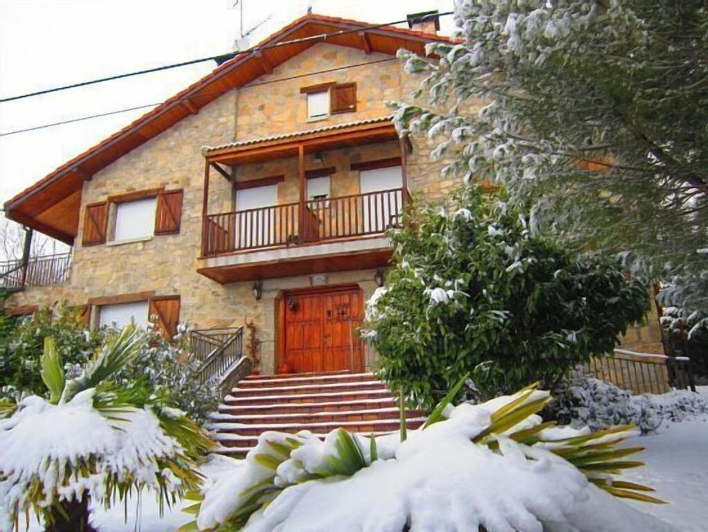 La Casona De Collado Guest House Hoyos del Collado ภายนอก รูปภาพ