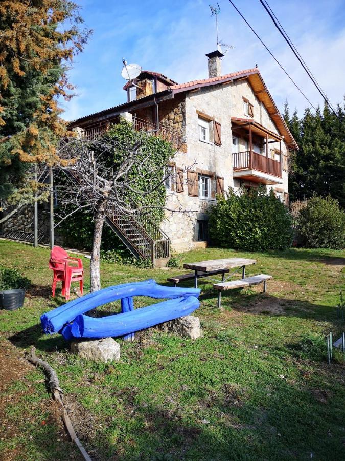 La Casona De Collado Guest House Hoyos del Collado ภายนอก รูปภาพ