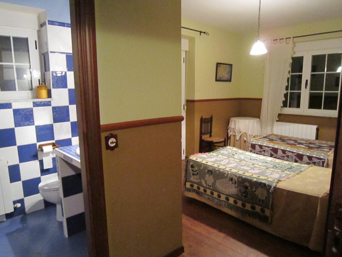 La Casona De Collado Guest House Hoyos del Collado ภายนอก รูปภาพ