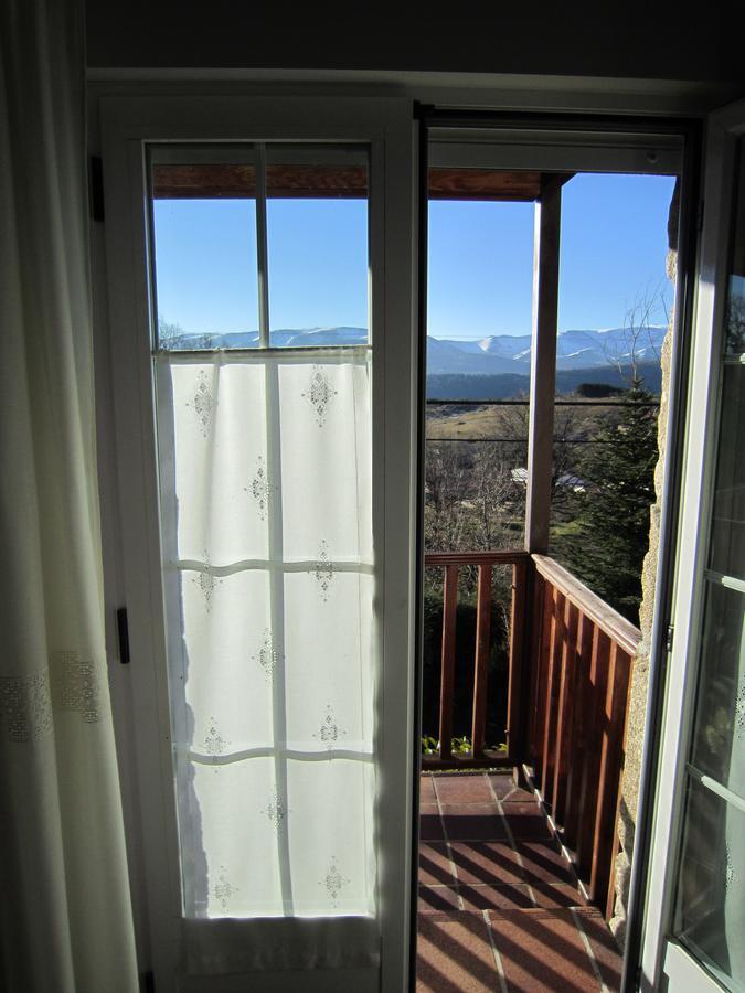 La Casona De Collado Guest House Hoyos del Collado ภายนอก รูปภาพ