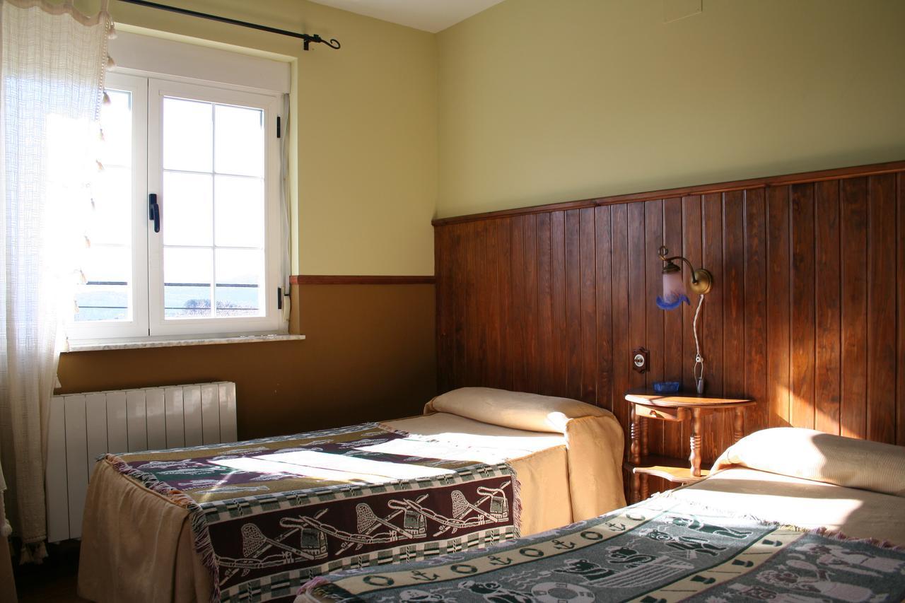 La Casona De Collado Guest House Hoyos del Collado ภายนอก รูปภาพ