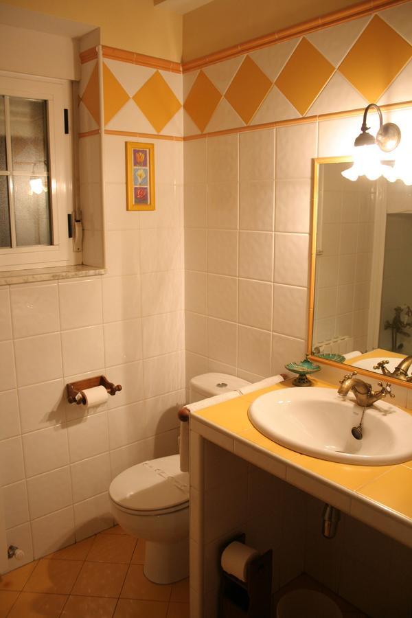 La Casona De Collado Guest House Hoyos del Collado ภายนอก รูปภาพ