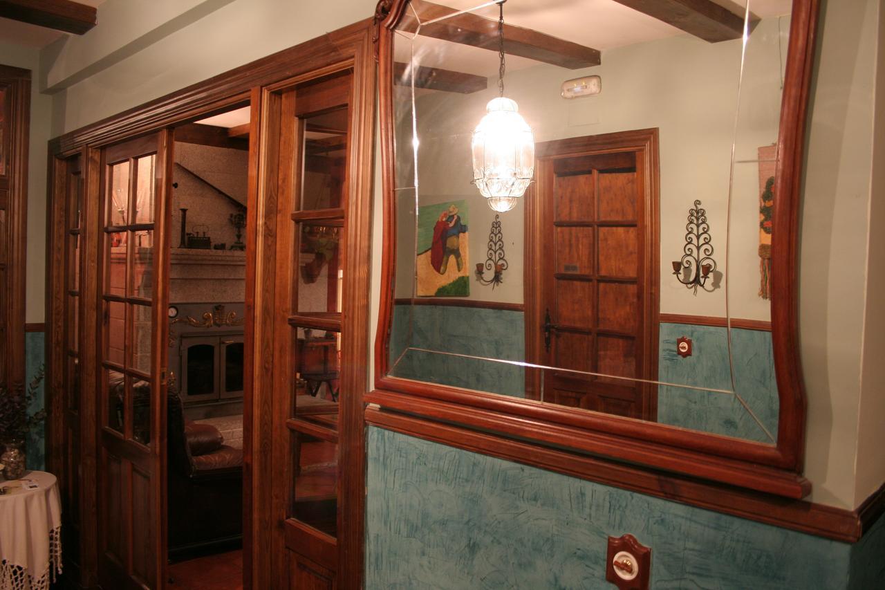 La Casona De Collado Guest House Hoyos del Collado ภายนอก รูปภาพ