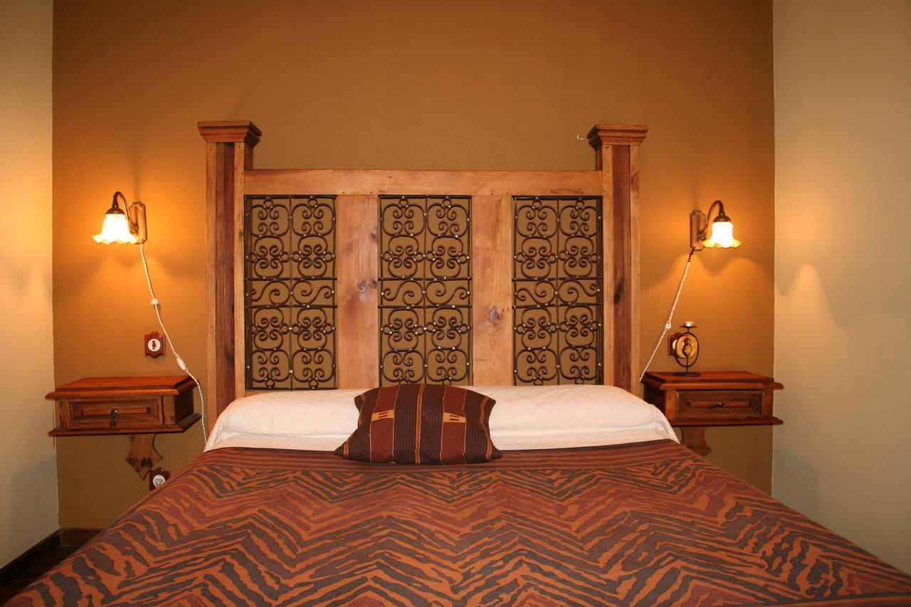 La Casona De Collado Guest House Hoyos del Collado ภายนอก รูปภาพ