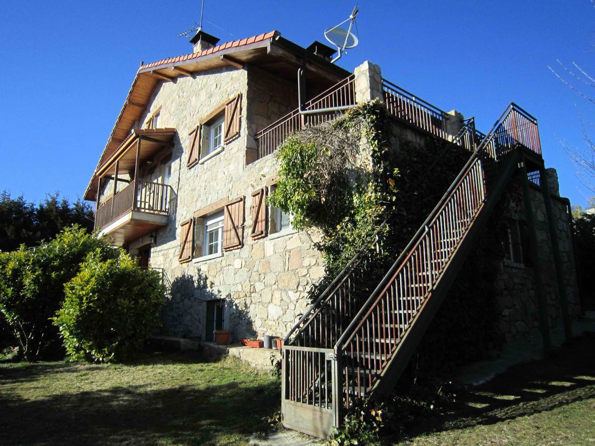 La Casona De Collado Guest House Hoyos del Collado ภายนอก รูปภาพ