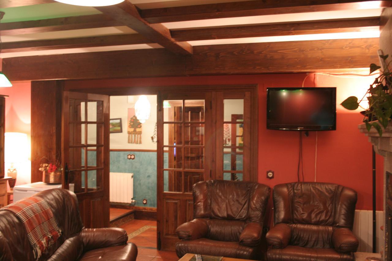 La Casona De Collado Guest House Hoyos del Collado ภายนอก รูปภาพ