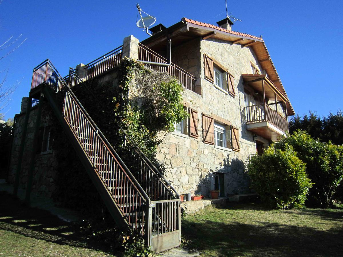 La Casona De Collado Guest House Hoyos del Collado ภายนอก รูปภาพ