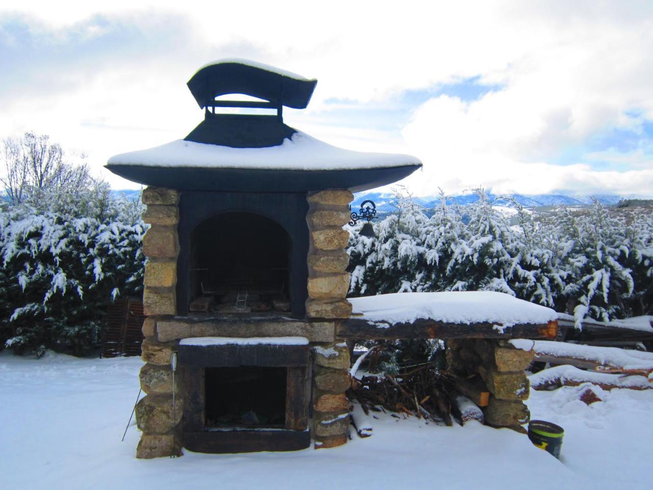 La Casona De Collado Guest House Hoyos del Collado ภายนอก รูปภาพ