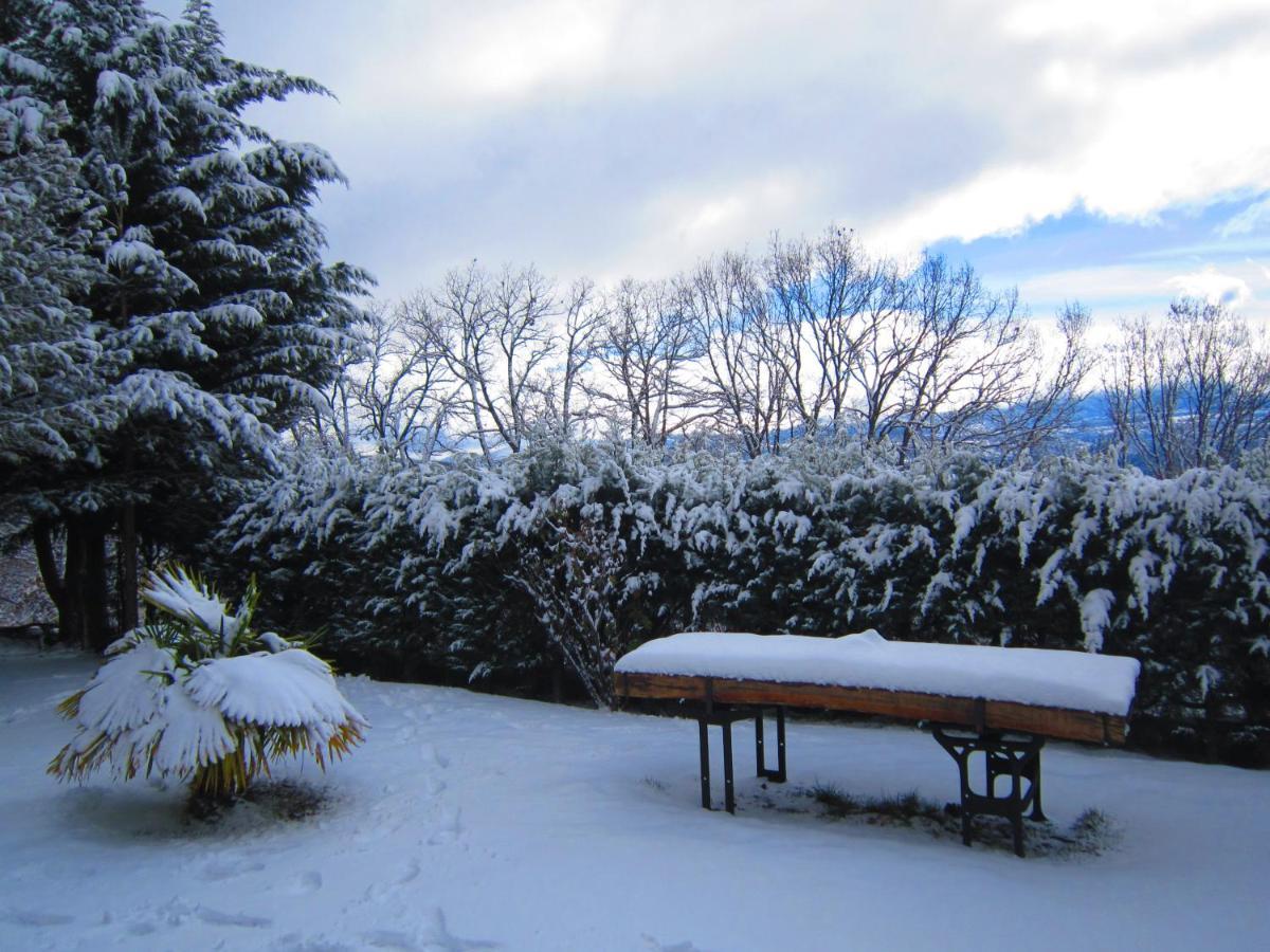 La Casona De Collado Guest House Hoyos del Collado ภายนอก รูปภาพ